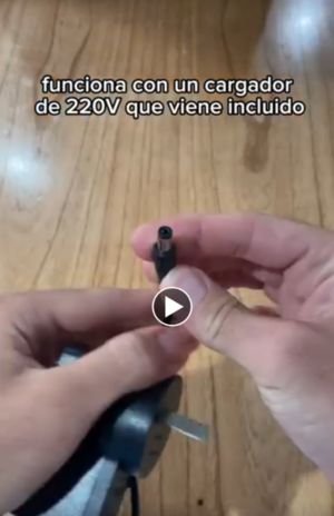 La contadora portatil gadnic viene con cable de corriente de 220V con 1,5 metros de longitud.