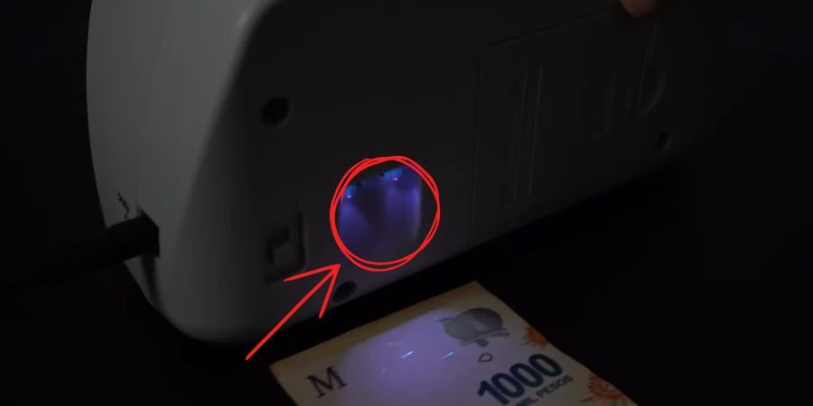 Sensor UV de la mini contadora de billetes m&aacute;quina cuenta plata portatil Gadnic P-600 detectando marcas de seguridad en billetes